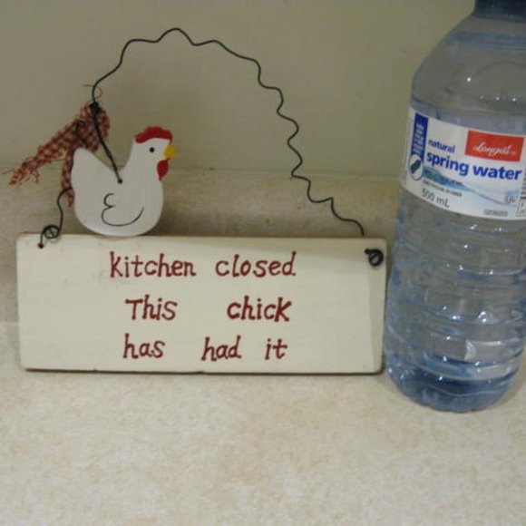 Kitchy sign for your kitchen "Kitchen Closed, this chick has had it" - Picture 1 of 1